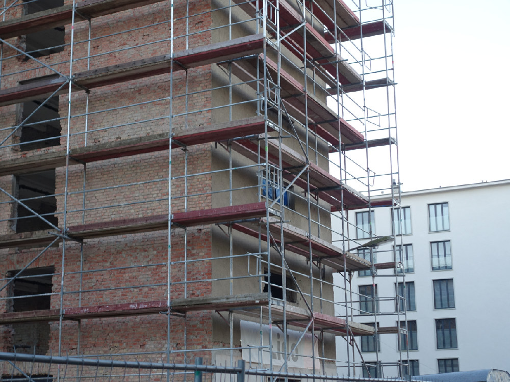 Gerüst auf der Baustelle in Prora