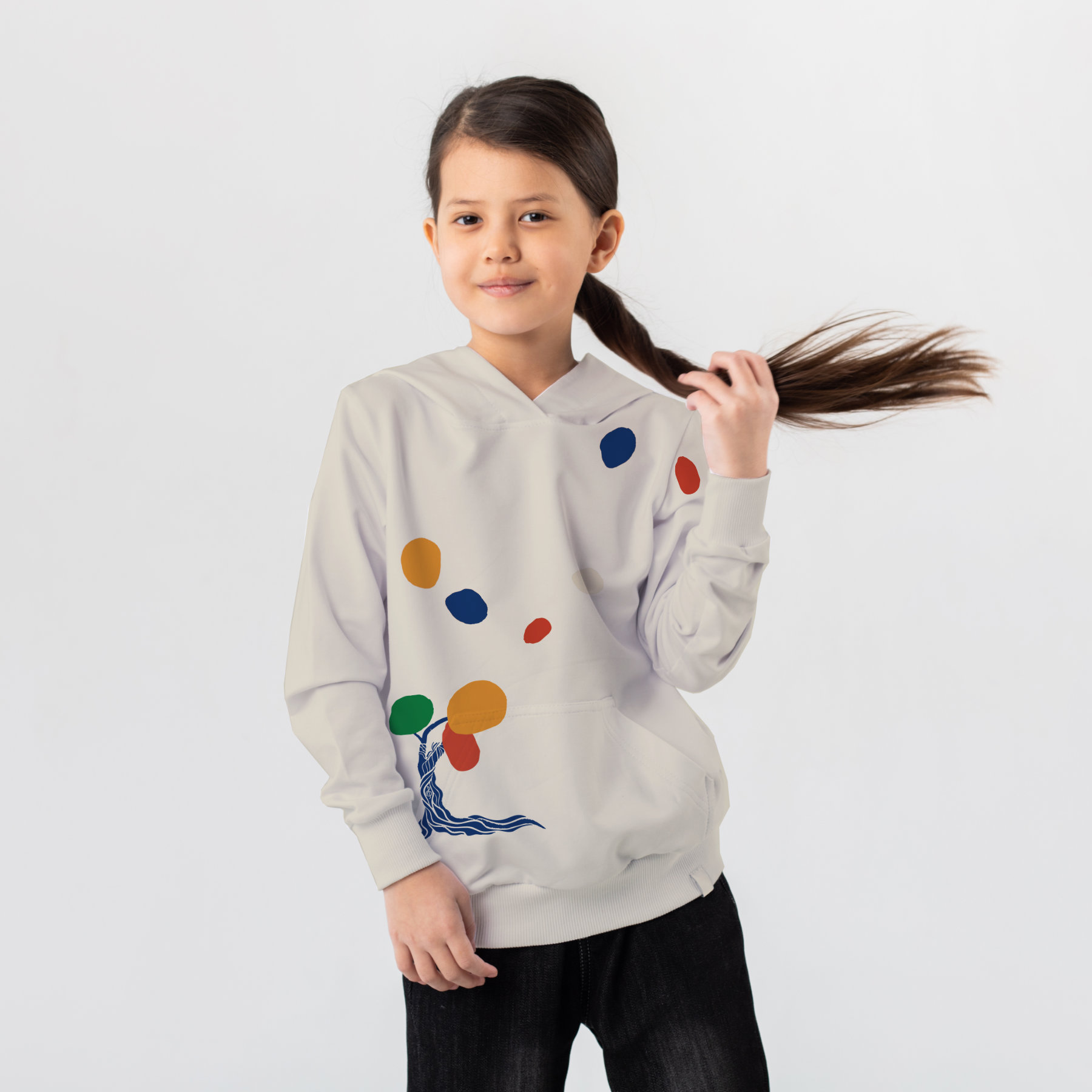 Der Pullover bringt das Corporate Design direkt in den Alltag der Schüler - mit Logo und farbenfrohen Gestaltungselementen, die Identifikation und Gemeinschaft fördern Schulkleidung: Pullover mit dem neuen Logo und farbigen Elementen aus dem Designsystem der Grundschule