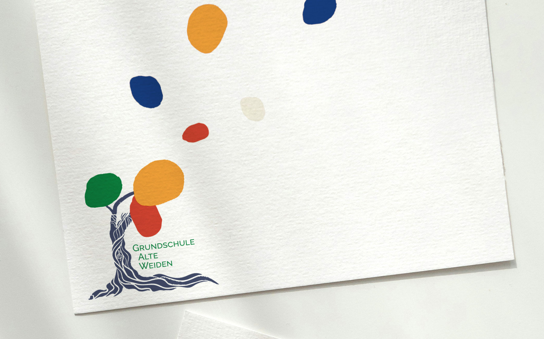 Das neue Logo bildet den zentralen Baustein des visuellen Erscheinungsbildes - klar, freundlich und kindgerecht gestaltet mit hoher Wiedererkennbarkeit Farbenfrohes Logo der Grundschule als Herzstück des neuen Corporate Designs