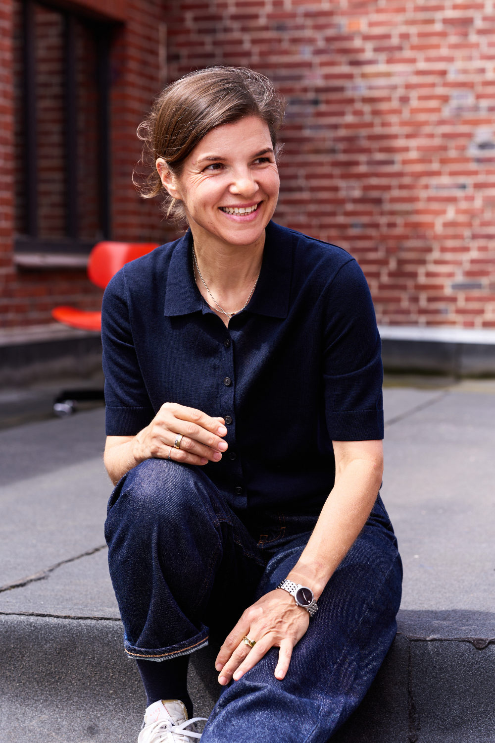Judith Marie Flade – Designerin und Gründerin von Juni Studio Porträt von Judith Marie Flade, Gründerin und Designerin bei Juni Studio in Hamburg.